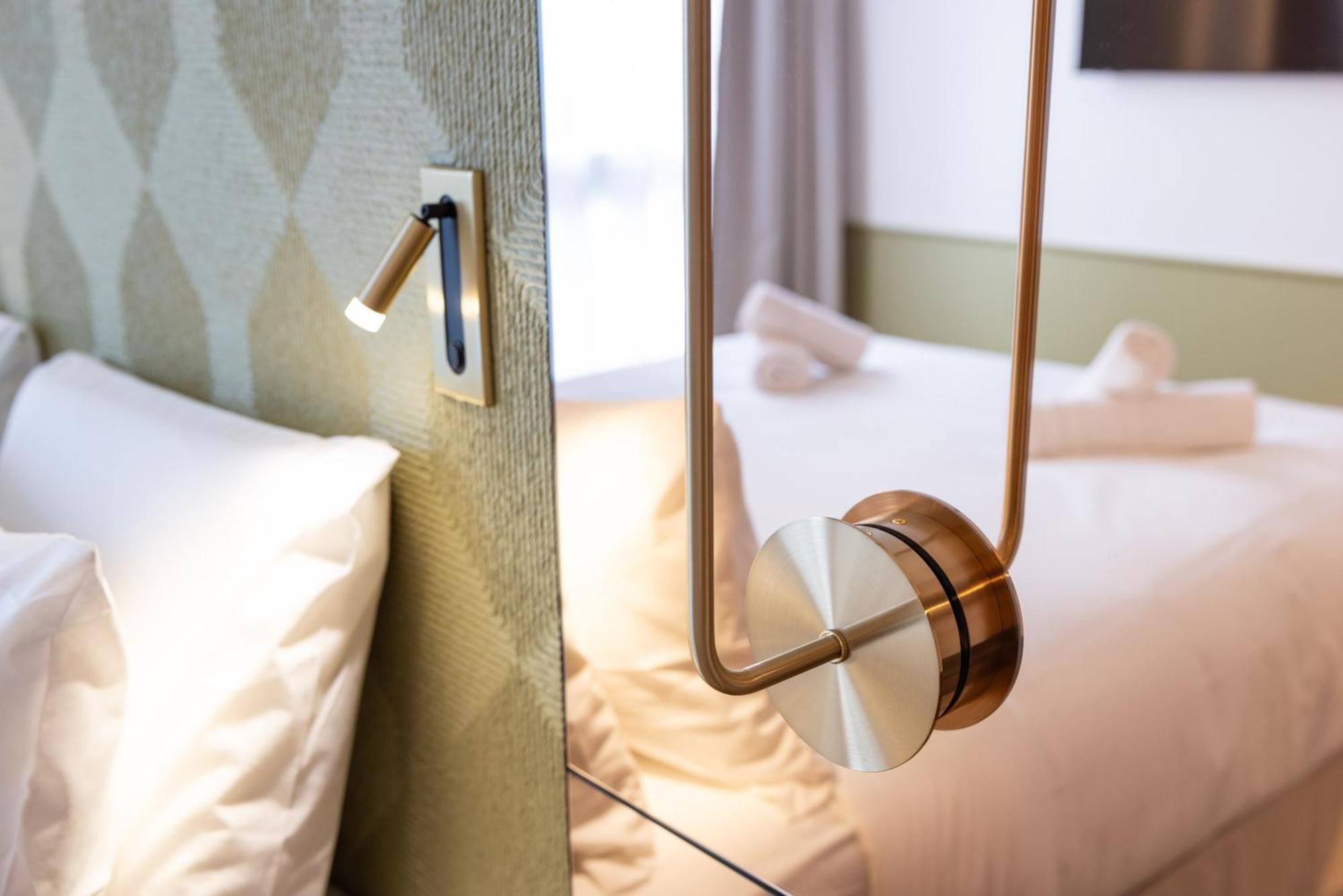 Hotel Kyriad Prestige Paris Asnieres Exterior photo