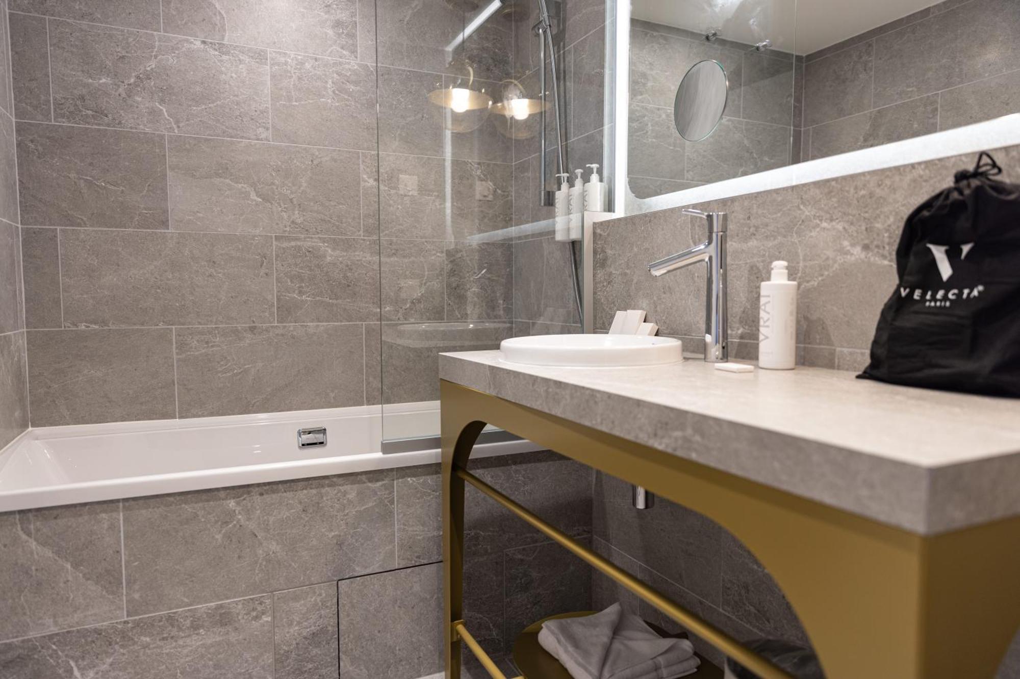 Hotel Kyriad Prestige Paris Asnieres Exterior photo